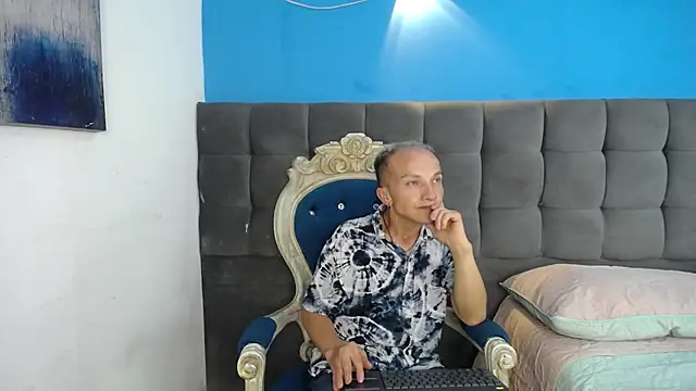 Snapshot of DaddyPoweer chatting on October 12, 3:27 am DaddyPoweer online show from October 12, 3:27 am