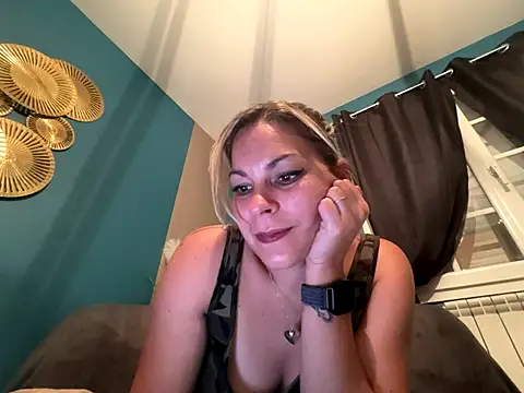 Snapshot of minettedusud chatting on October 16, 7:53 am minettedusud online show from October 16, 7:53 am