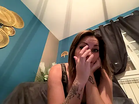 Snapshot of minettedusud chatting on December 5, 1:09 pm minettedusud online show from December 5, 1:09 pm