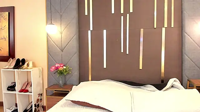 Snapshot of OliviGrace chatting on February 16, 9:22 pm OliviGrace online show from February 16, 9:22 pm
