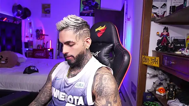 logan hugh8 online show from March 27, 11:32 am