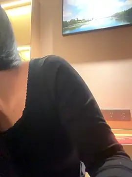 Snapshot of luluya1314 chatting on January 10, 8:38 am luluya1314 online show from January 10, 8:38 am