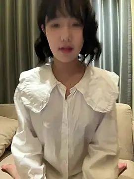 Snapshot of luluya1314 chatting on April 6, 3:04 am luluya1314 online show from April 6, 3:04 am