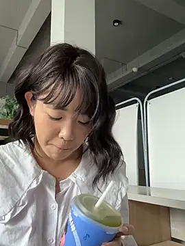 Snapshot of luluya1314 chatting on April 7, 8:37 am luluya1314 online show from April 7, 8:37 am