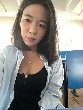 Snapshot of luluya1314 chatting on May 2, 7:46 am luluya1314 online show from May 2, 7:46 am