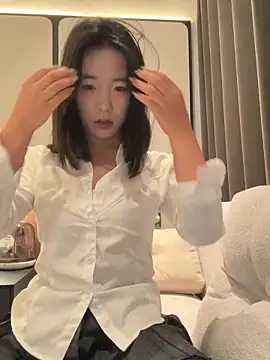 Snapshot of luluya1314 chatting on May 15, 8:10 am luluya1314 online show from May 15, 8:10 am