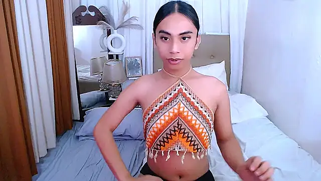 Snapshot of scarlet_smith7 chatting on April 5, 1:19 pm scarlet smith7 online show from April 5, 1:19 pm