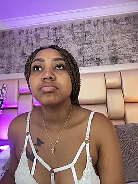 Snapshot of AngelaRoberts chatting on February 25, 8:07 pm AngelaRoberts online show from February 25, 8:07 pm