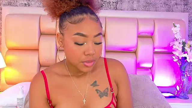 Snapshot of AngelaRoberts chatting on March 19, 8:24 pm AngelaRoberts online show from March 19, 8:24 pm