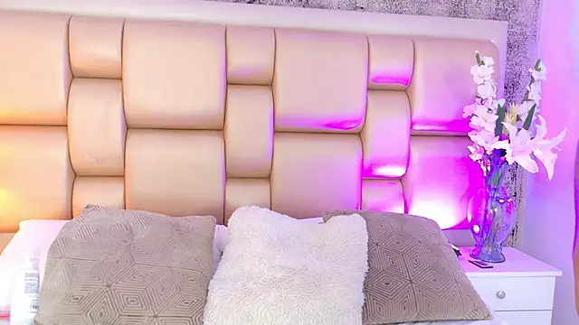 Snapshot of AngelaRoberts chatting on April 4, 7:44 pm AngelaRoberts online show from April 4, 7:44 pm