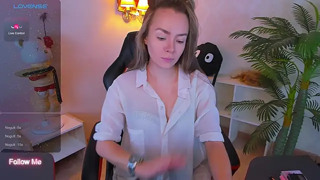 Snapshot of Little_Rockk chatting on October 22, 4:57 am Little Rockk online show from October 22, 4:57 am