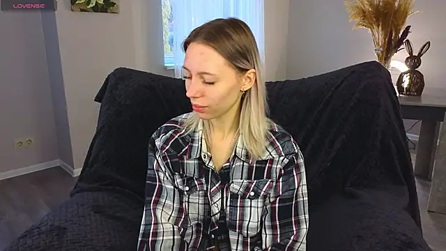 NyxaThorn online show from September 27, 2:55 pm