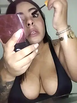 Snapshot of Luciana_r chatting on October 14, 1:06 am Luciana r online show from October 14, 1:06 am