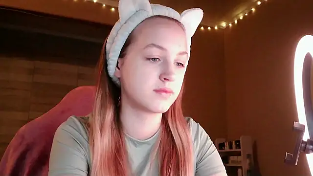 Snapshot of BunnySunshine chatting on October 8, 12:25 pm BunnySunshine online show from October 8, 12:25 pm