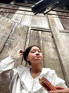 Snapshot of __Nhug__05 chatting on September 10, 12:43 am   Nhug  05 online show from September 10, 12:43 am