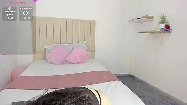 Snapshot of sashaa_petit chatting on September 27, 11:15 am sashaa petit online show from September 27, 11:15 am