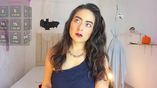 Snapshot of sashaa_petit chatting on October 18, 11:00 am sashaa petit online show from October 18, 11:00 am