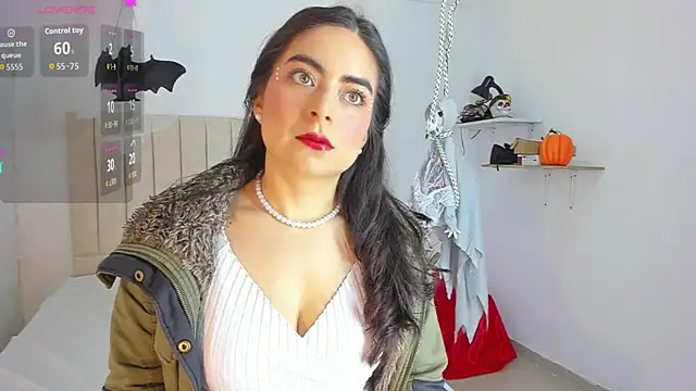 Snapshot of sashaa_petit chatting on October 22, 11:21 am sashaa petit online show from October 22, 11:21 am