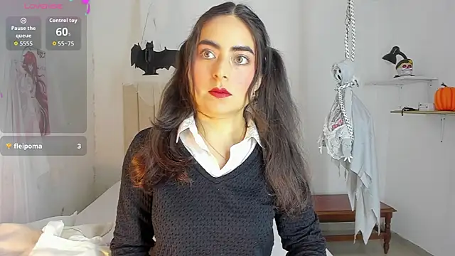 Snapshot of sashaa_petit chatting on October 25, 11:40 am sashaa petit online show from October 25, 11:40 am