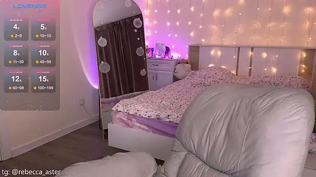 RebeccaAster online show from February 5, 4:00 pm