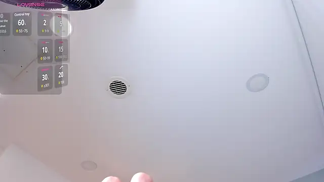 Snapshot of hannah_miltonn chatting on October 2, 9:44 pm hannah miltonn online show from October 2, 9:44 pm