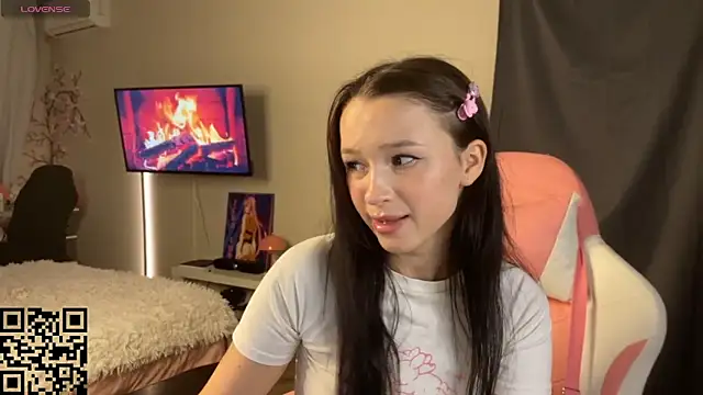 EllaSimonss online show from September 16, 9:05 pm
