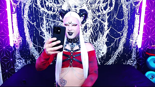 naomi satan online show from April 29, 11:22 pm