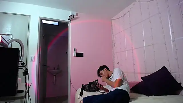 Justin gray  online show from October 3, 8:39 pm