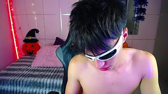 Justin gray  online show from October 22, 9:25 pm