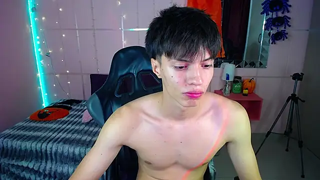 Justin gray  online show from October 24, 9:00 pm