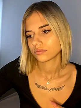 AishaKali online show from October 3, 7:27 am