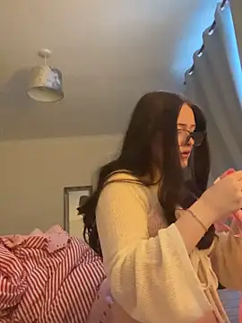 cherryrosealiee online show from February 1, 4:05 pm