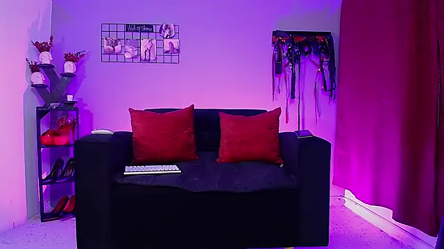 Snapshot of Daphne_Clarke chatting on October 14, 10:05 am Daphne Clarke online show from October 14, 10:05 am