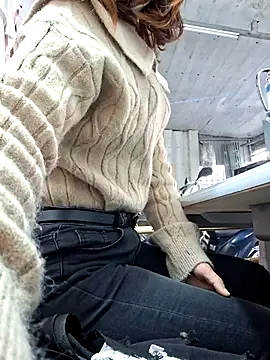 Snapshot of irina_hana chatting on January 7, 12:35 am irina hana online show from January 7, 12:35 am