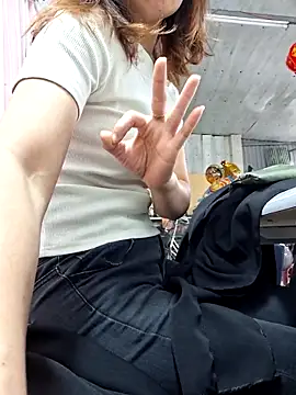 Snapshot of irina_hana chatting on March 6, 12:29 am irina hana online show from March 6, 12:29 am