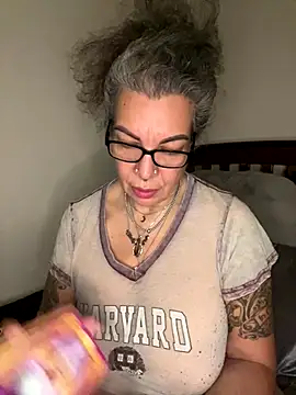 dieseldame1313 online show from September 18, 8:49 am