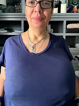 dieseldame1313 online show from January 7, 4:20 pm