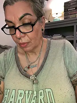 dieseldame1313 online show from April 29, 4:05 am