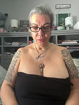 dieseldame1313 online show from May 7, 3:50 pm