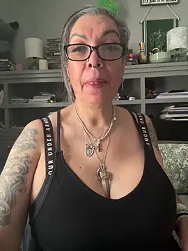 dieseldame1313 online show from May 14, 11:33 pm