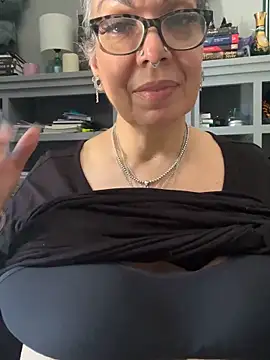 dieseldame1313 online show from May 15, 7:54 pm