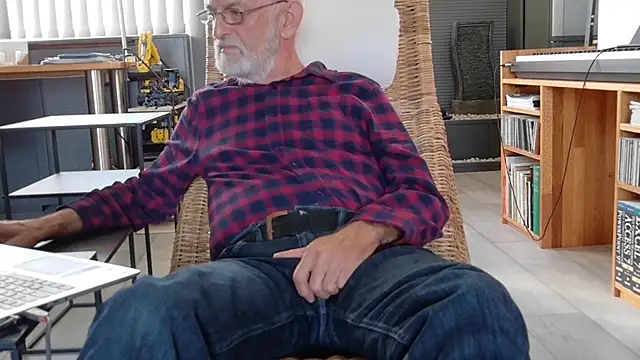 ewaldwillems99 online show from October 15, 1:22 pm