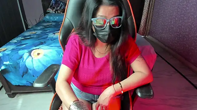 Snapshot of ShylaGill chatting on October 4, 10:46 am ShylaGill online show from October 4, 10:46 am