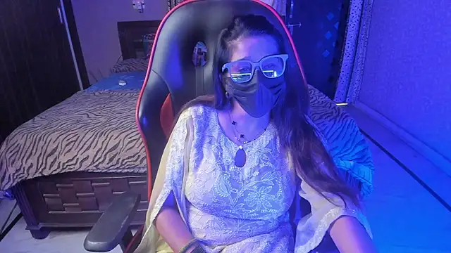 Snapshot of ShylaGill chatting on October 18, 11:00 am ShylaGill online show from October 18, 11:00 am