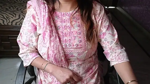 Snapshot of ShylaGill chatting on February 1, 9:52 am ShylaGill online show from February 1, 9:52 am