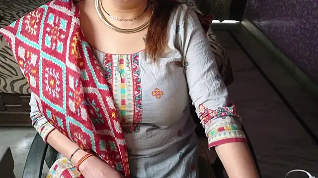 Snapshot of ShylaGill chatting on February 6, 9:34 am ShylaGill online show from February 6, 9:34 am