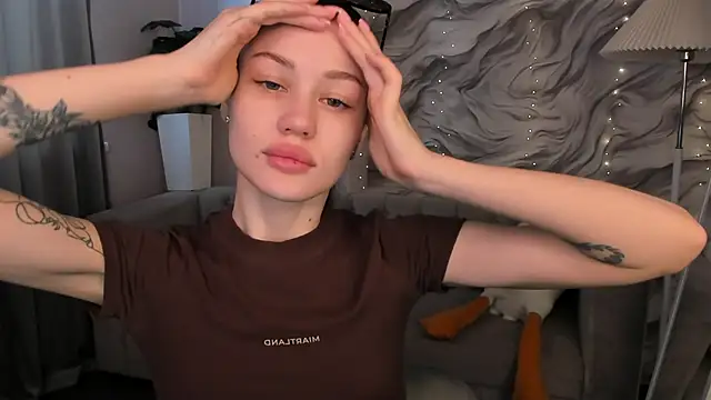 Aria Mila online show from May 13, 3:04 am