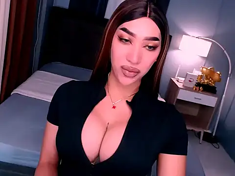 MystiqueQueen online show from April 1, 8:26 am