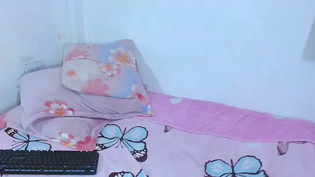 Snapshot of Gabi_Jhons_23 chatting on April 15, 12:56 pm Gabi Jhons 23 online show from April 15, 12:56 pm