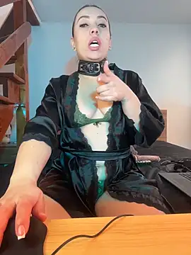 Snapshot of Moon_Blake chatting on October 3, 1:08 pm Moon Blake online show from October 3, 1:08 pm